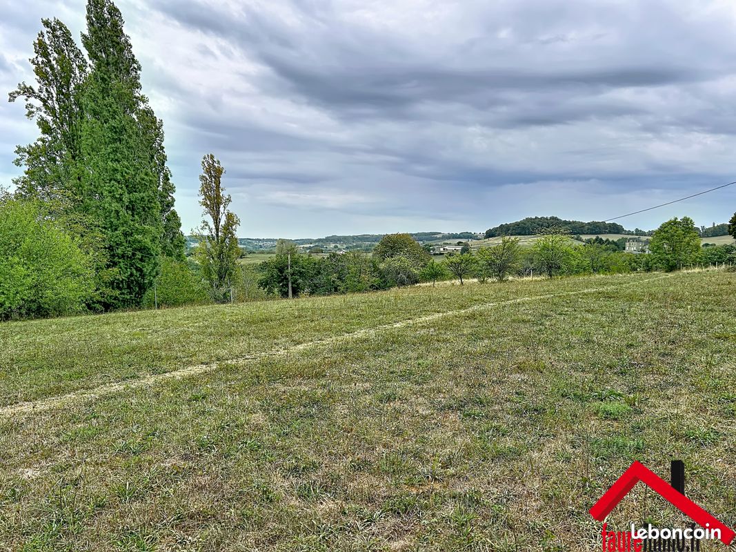 Terrain 1654 m² · à Terrasson-Lavilledieu · 1 654 m² · 42 900 €