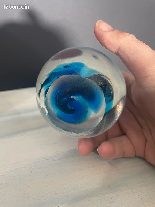 Presse papier boule sulfure verre bleu (image 6)