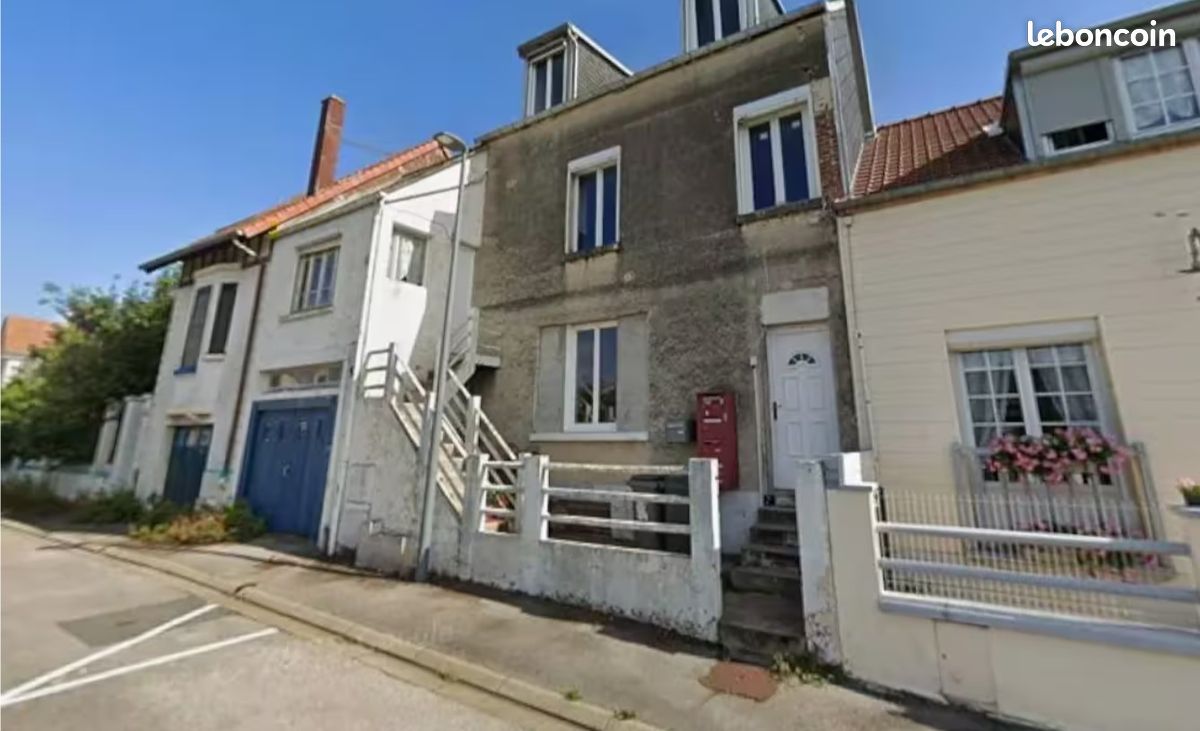 Maison de ville en bord de mer divisée en 5 appartements