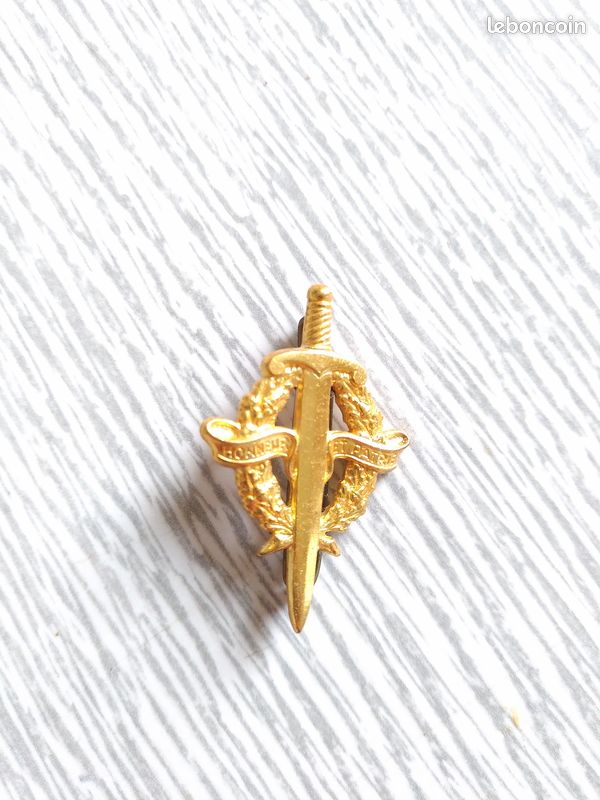Broche Militaire Vintage - Métal Doré - Accessoire Collectionneur Unique