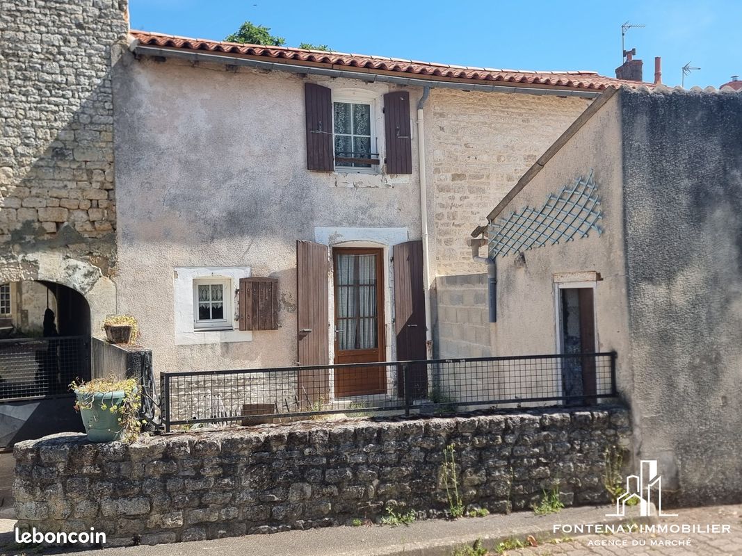 Maison 4 pièces 74 m² · à Fontenay-le-Comte · 74 m² · 71 000 €