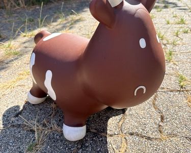 Vache sauteuse gonflable pour enfants, ballon sauteur | La Poule à Pois