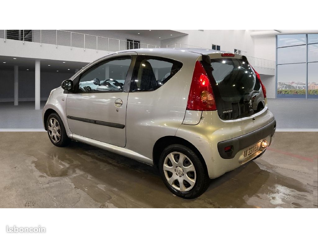 Peugeot 107 1.0e 12V 68ch BLUE LION Trendy (image 4)