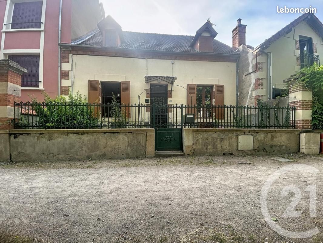 Maison 6 pièces 121 m² · à Saint-Pourçain-sur-Sioule · 121 m² · 90 000 €
