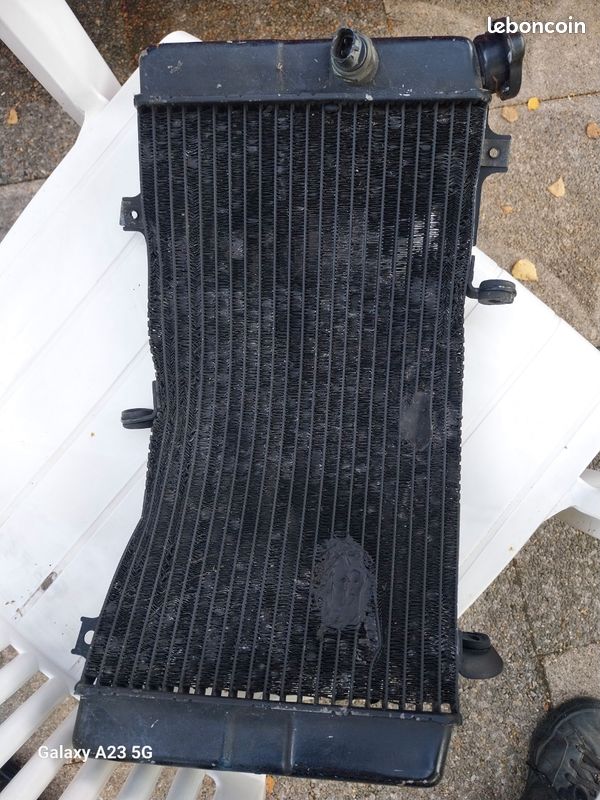 Radiateur suzuki gsxr srad 98 (image 2)
