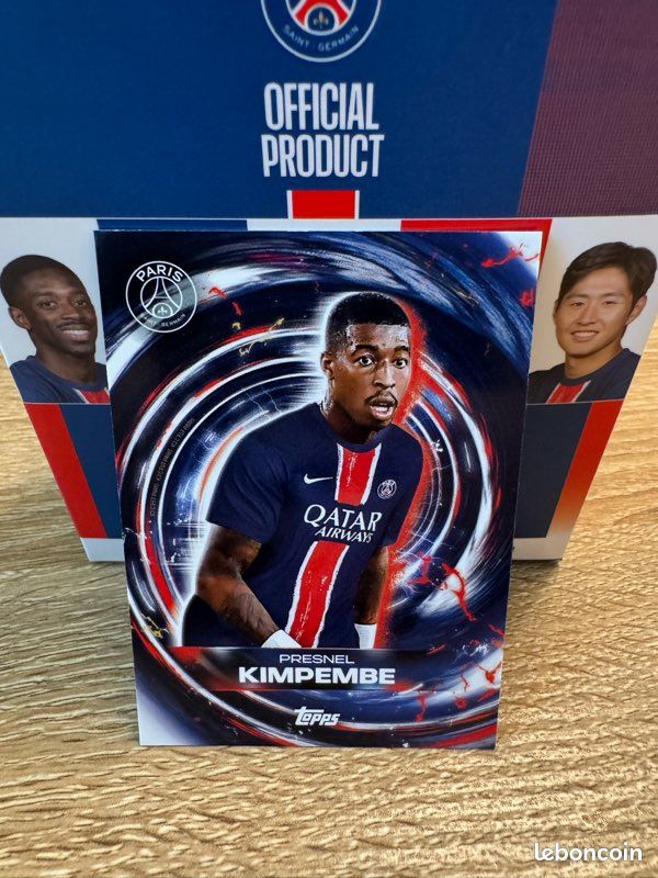 Disque Signable Officiel PSG Presnel Kimpembe – Signature Numérique, Ballon Qualité Match, Collectionneur PSG Bleu Rouge Blanc