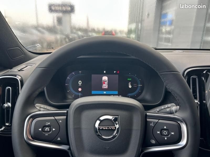Volvo EX40 Single Extended Range 252ch Plus (image 10)