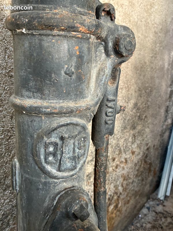 Pompe à eau à bras à l’ancienne (image 2)