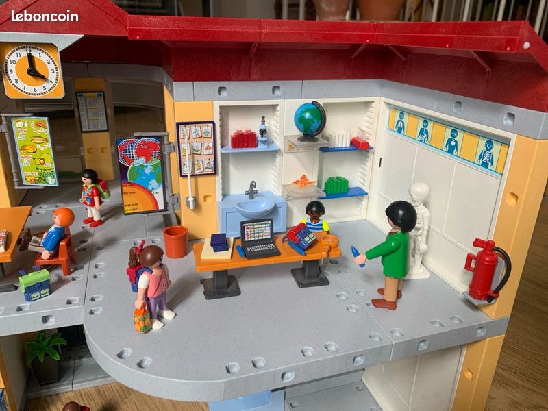 Playmobil 5923 avec 491 pièces la grande école avec 3 salles