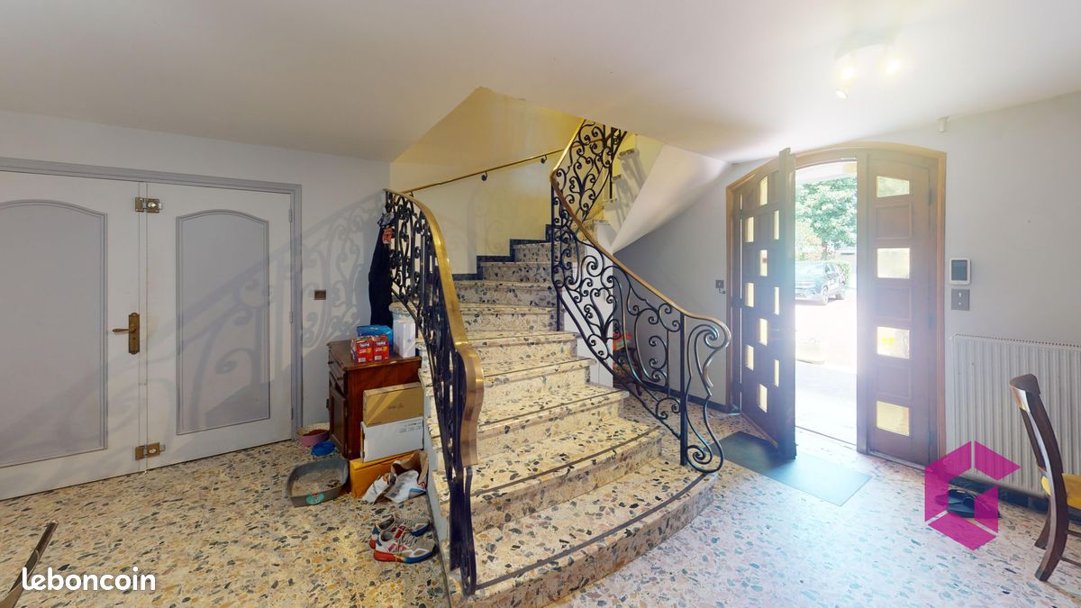 Propriété 9 pièces 238 m² (image 8)