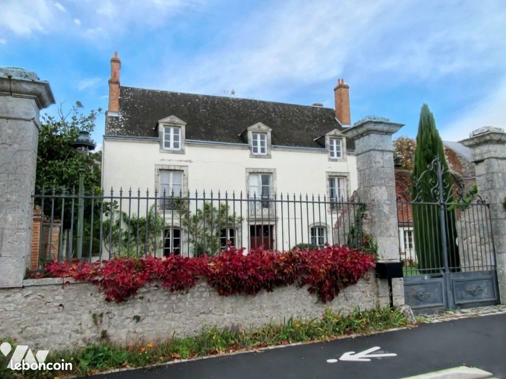 Maison 11 pièces 371 m² · à Chaingy · 371 m² · 670 000 €