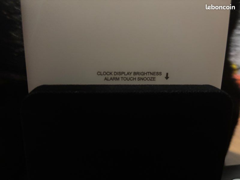 Station De Charge sans Fil 4 en 1 avec Réveil Lampe De Chevet, 10 W Certifié QI Compatible avec Iphone/Samsung pour Apple Watch/Smart Watch Airpods,Noir (image 4)