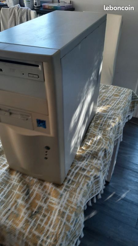 PC Vintage PC vintage Pentium 3 451 MHz avec Windows XP (image 2)
