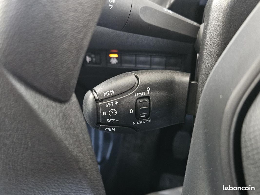 PEUGEOT 208 BLUEHDI 100 S&S Active 5 PLACES (image 16)