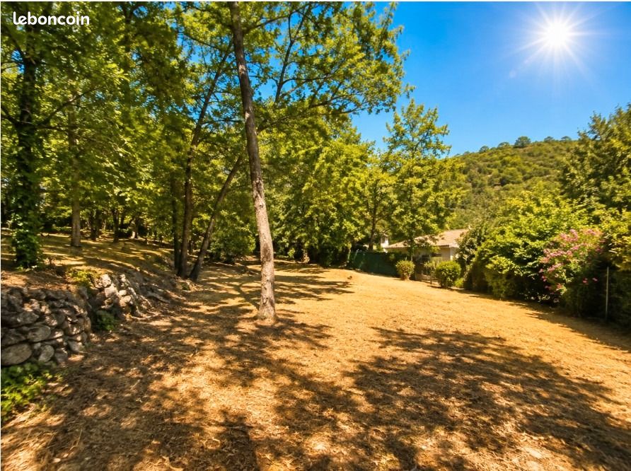 Terrain 981 m² · à La Celle · 158 000 €
