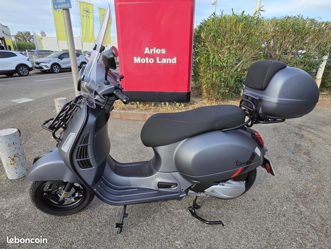 Vespa GTS 310 SUPERSPORT + ACCESSOIRES SUPER SPORT (image 1)