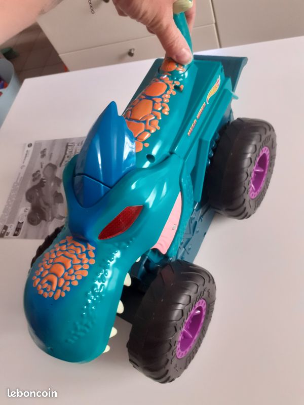 Gros voiture Dino hotweels avale voiture (image 5)