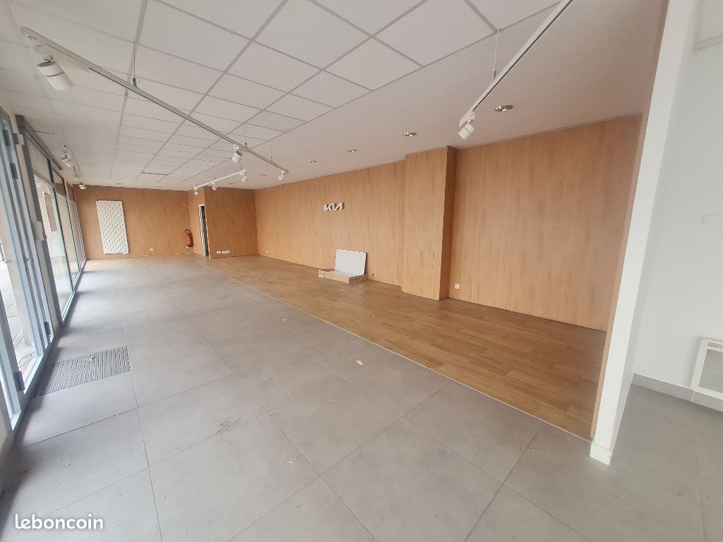 Local commercial 1 pièce 109 m² · à Versailles · 109 m² · 3 950 €/mois