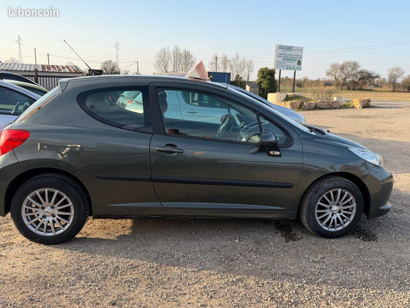 (CARTE GRISE OFFERT) Peugeot 207 1.4 e boîte automatique ,kit distribution neuf,révisée,⭐️garantie 1 an offert inclus✅ (image 4)