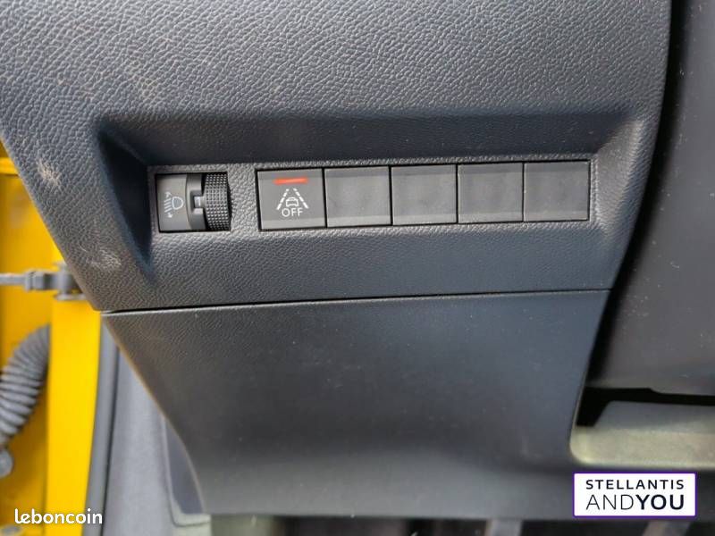 Peugeot 208 PureTech 75 S&S BVM5 Style (image 11)