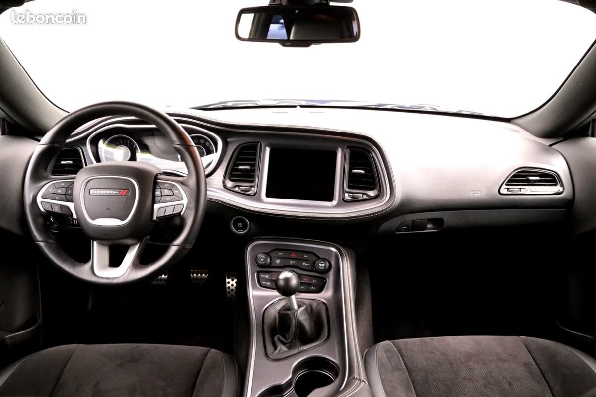 Dodge CHALLENGER Scat Pack 6.4 V8 HEMI 492 ch – BVM – Shaker – Caméra – 12 900 km (image 18)