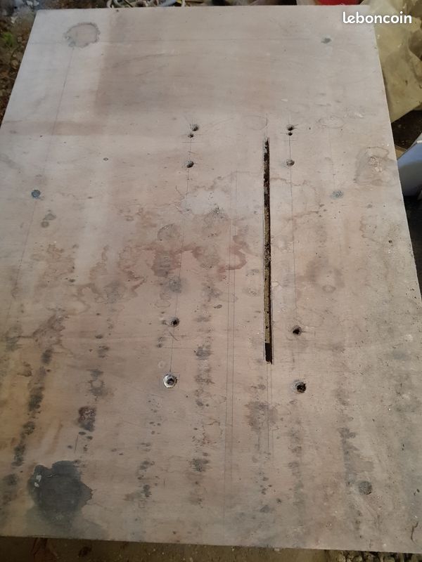 Ancien petit établi avec branchement électrique (image 2)