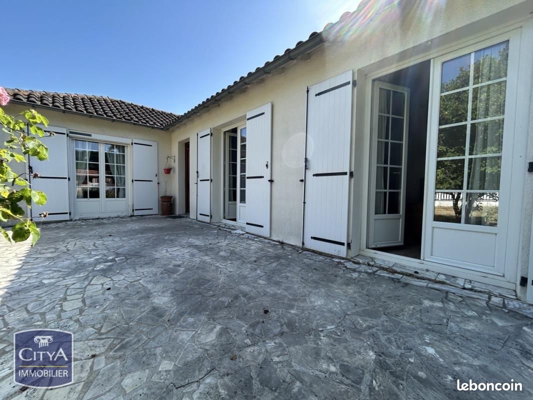 Maison 5 pièces 126 m² · à Savigny-Lévescault · 126 m² · 259 000 €