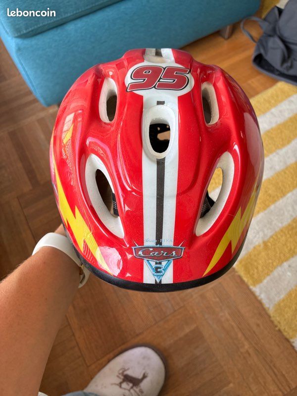 Casque vélo enfants cars 52-56cm tbe (image 2)
