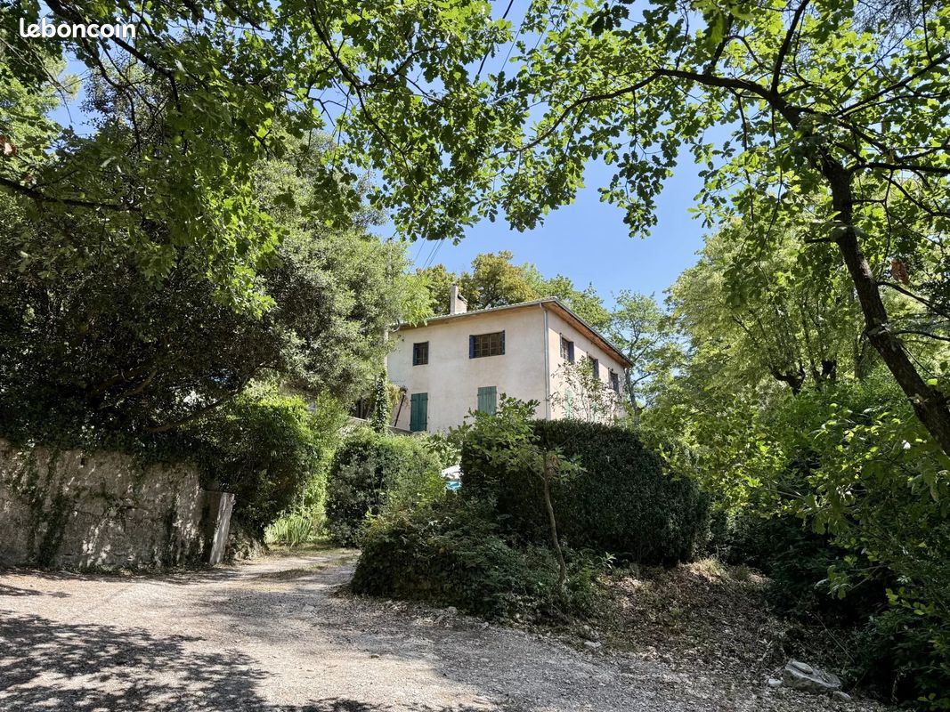 Appartement 5 pièces 126 m² · à Saillans · 126 m² · 250 000 €