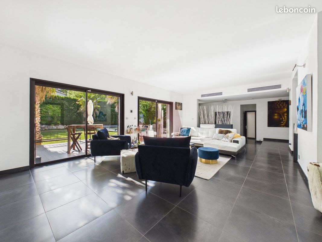 Maison 6 pièces 236 m² · à Rochefort-du-Gard · 236 m² · 849 000 €