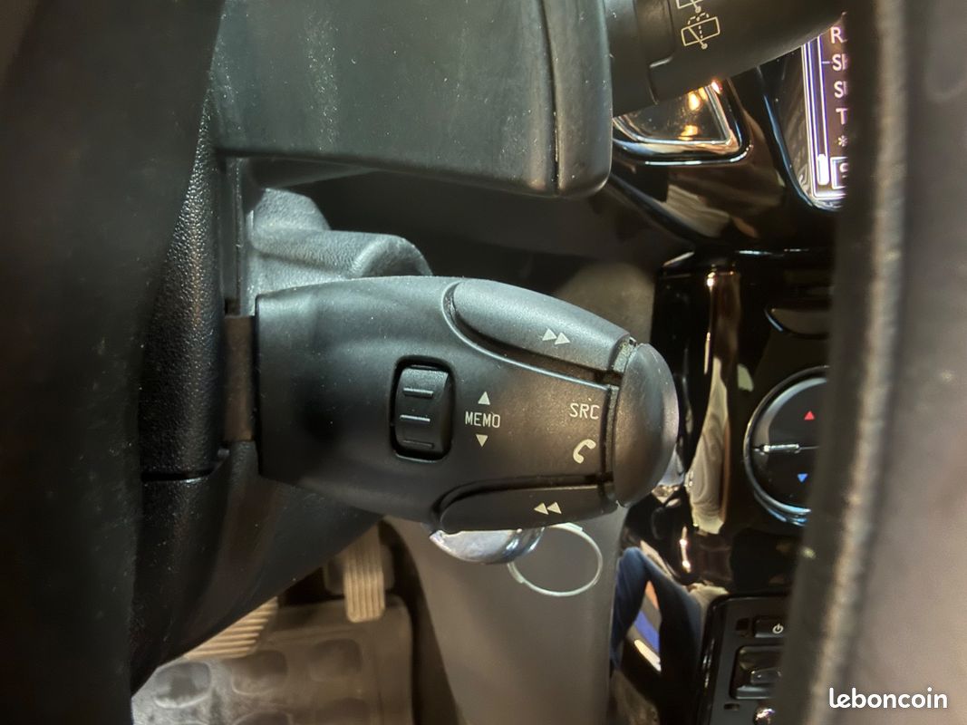 Citroën DS3 Phase 2 1.6 e-HDi 92Ch So Chic - BOITE AUTO / RADAR DE RECUL / CLIM AUTO / BLUETOOTH / REGULATEUR DE VITESSE (image 27)