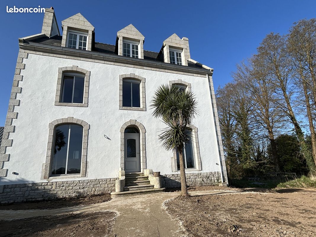Maison 8 pièces 220 m² · à Plomelin · 220 m² · 499 900 €