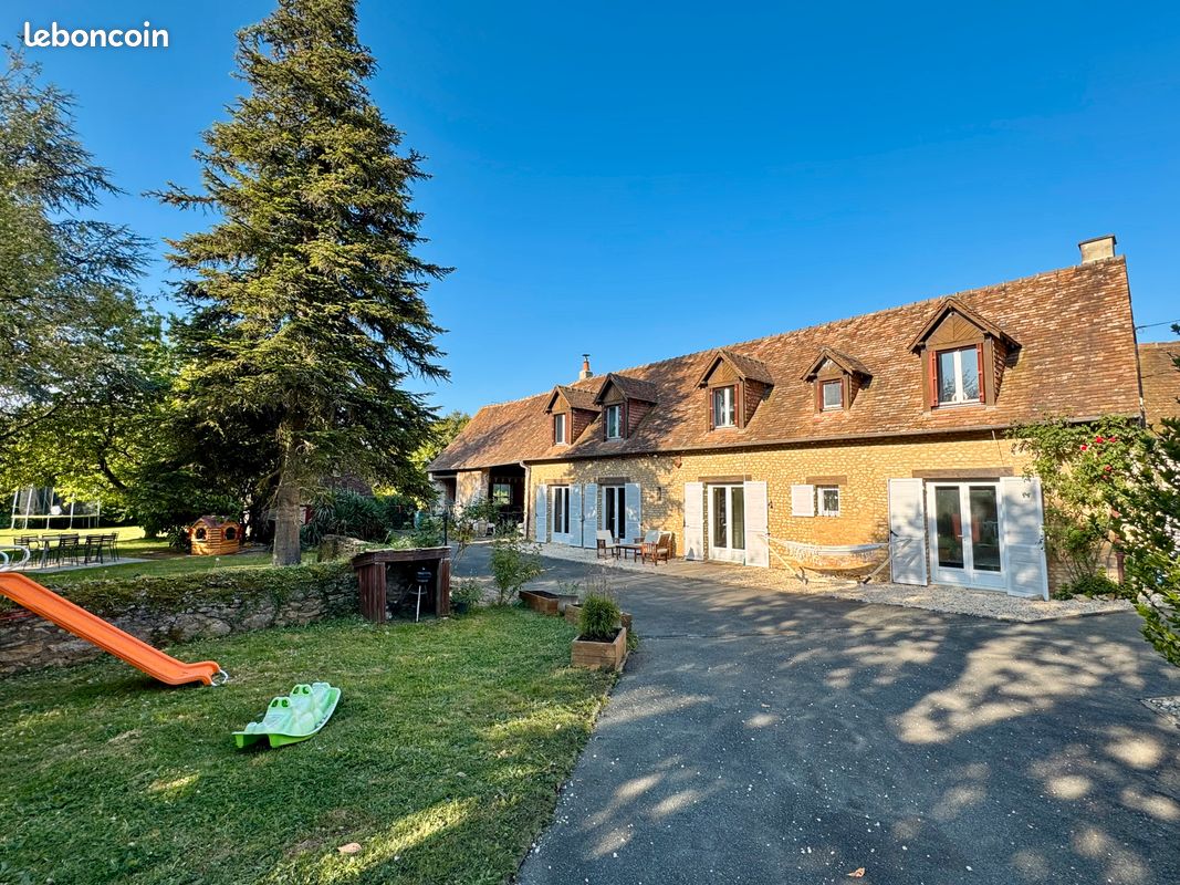 Maison 9 pièces 270 m² · à Longnes · 270 m² · 499 500 €