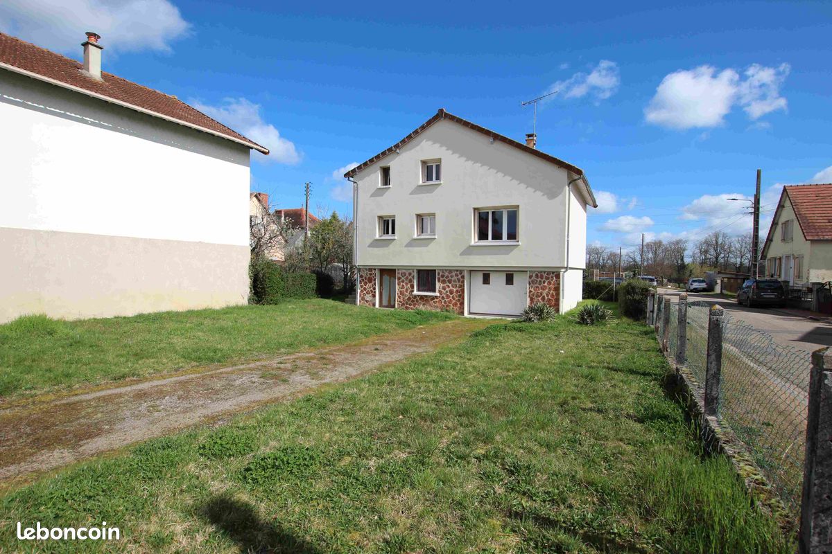 Maison 5 pièces 100 m² · à Villefranche-d'Allier · 100 m² · 800 €/mois
