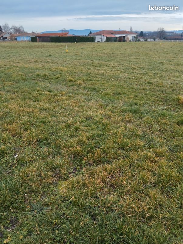 Terrain à bâtir · à Maringues · 78 870 €