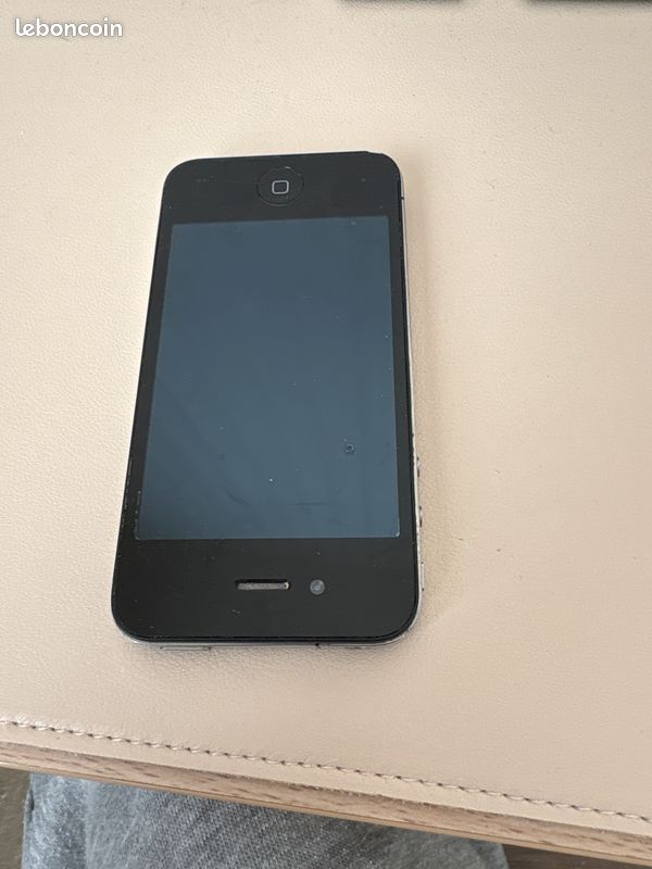 Lot D'iPhone 4 Pour Pièces Détachées - Ne Fonctionne Pas - Pour Réparation Ou Récupération