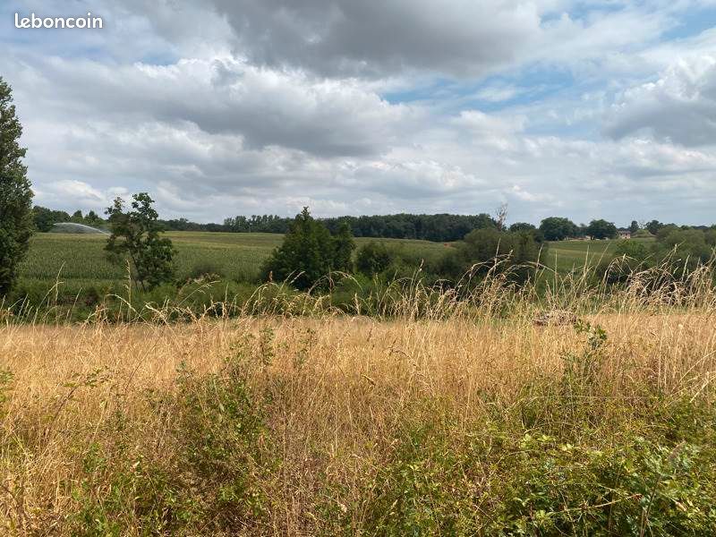 Terrain 1824 m² · à Montesquieu-Guittaut · 25 000 €