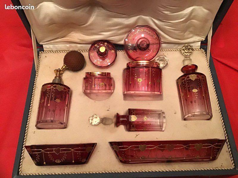 Ancien nécessaire de toilette en cristal (image 1)