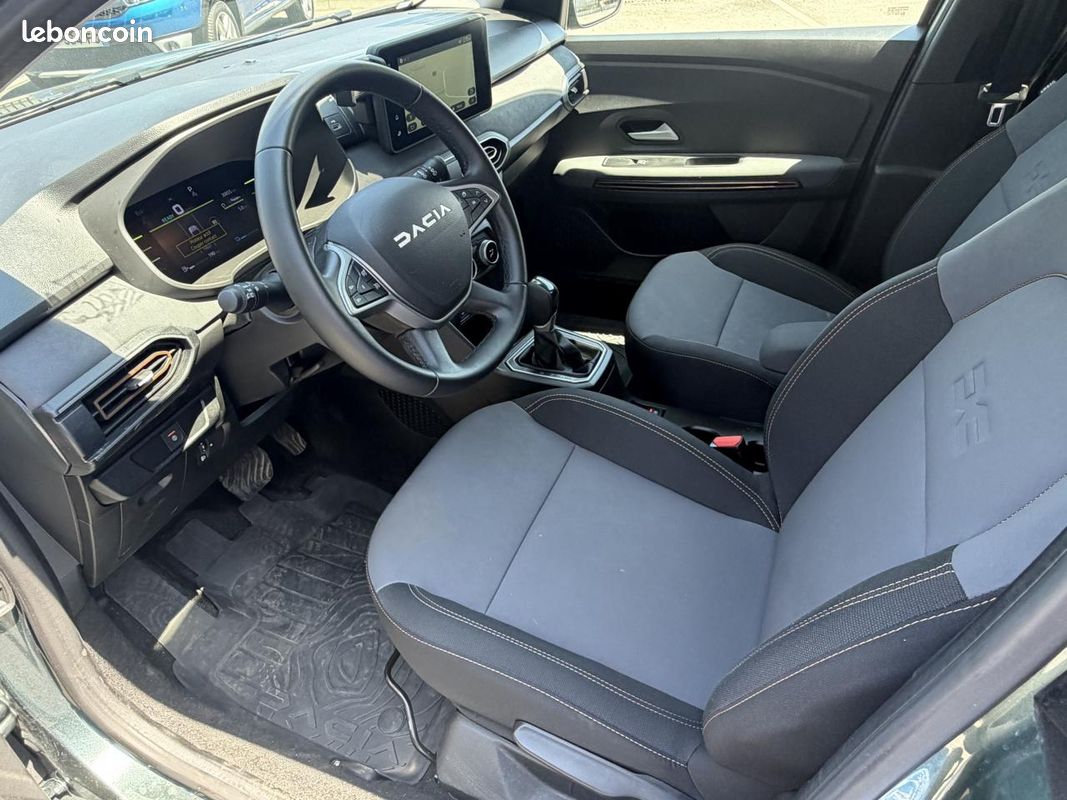 Dacia jogger 1.6 hybride 140 7pl automatique + camera de recul + gps + alerte angle mort (image 16)