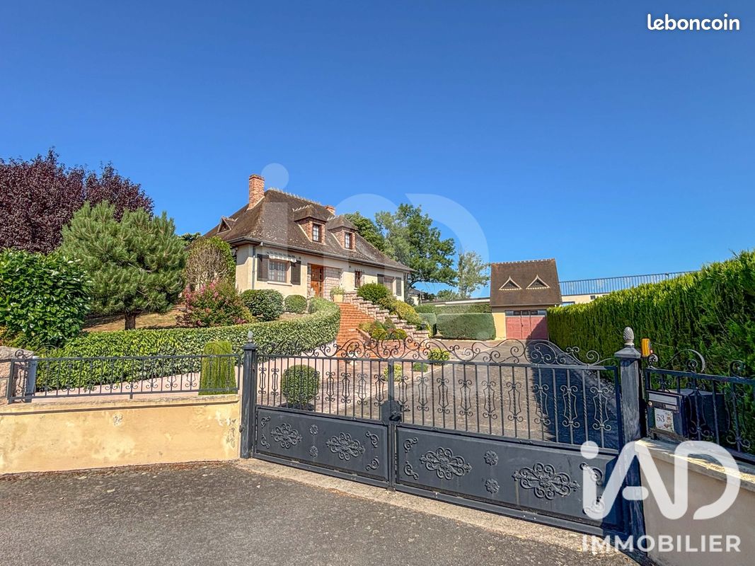 Maison 7 pièces 192 m² · à Prémilhat · 192 m² · 199 000 €