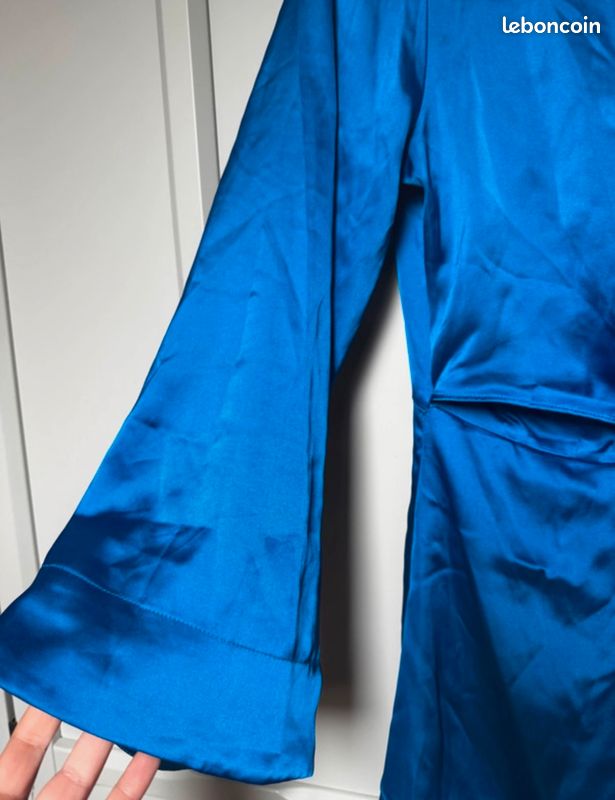 Robe en satin bleu Zara 40 Vêtements