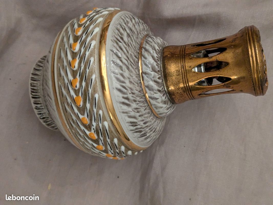 LAMPE BERGER FAÏENCE émaillée signée en creux J. Breugnot, H - 15,5 cm
