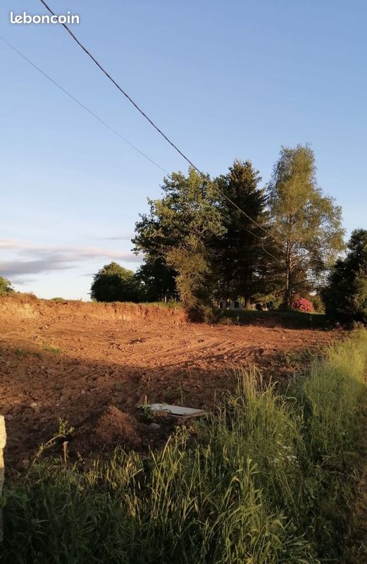 Terrain à bâtir de 650 m² à SAINT-SANTIN-CANTALES (15) · à Saint-Santin-Cantalès · 11 000 €