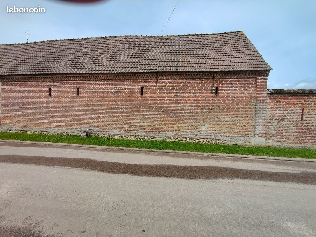 Maison 2 pièces 174 m² · à Abbecourt · 174 m² · 77 000 €