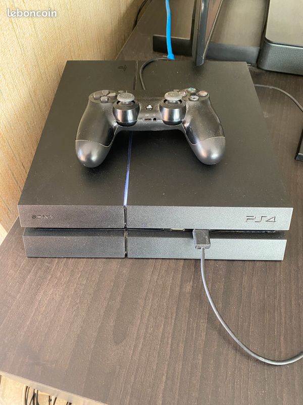 Console PS4 1To + 2 Manettes + Câble HDMI + 7 Jeux – Occasion