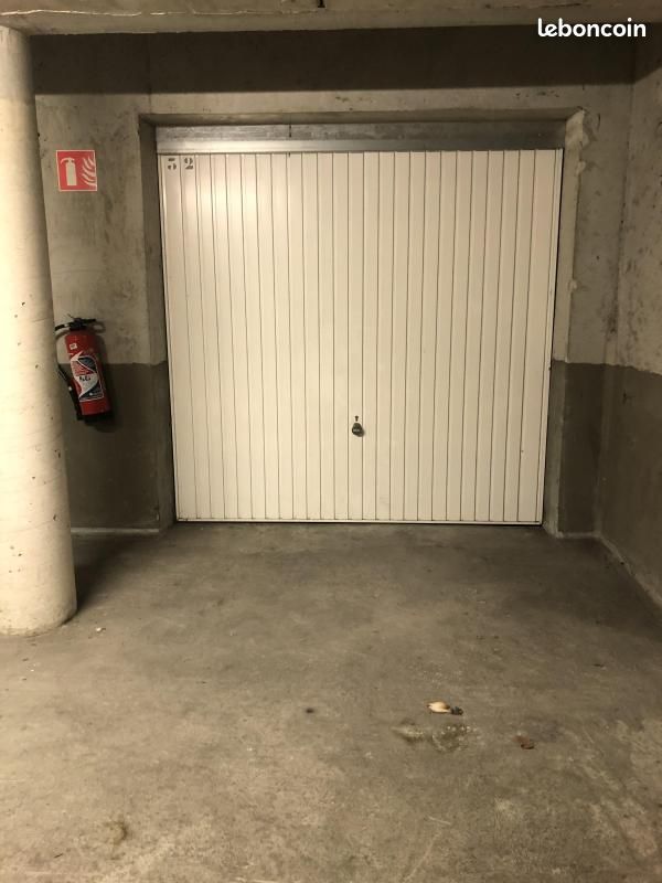 Parking 14 m² · à Grenoble · 14 m² · 69 €