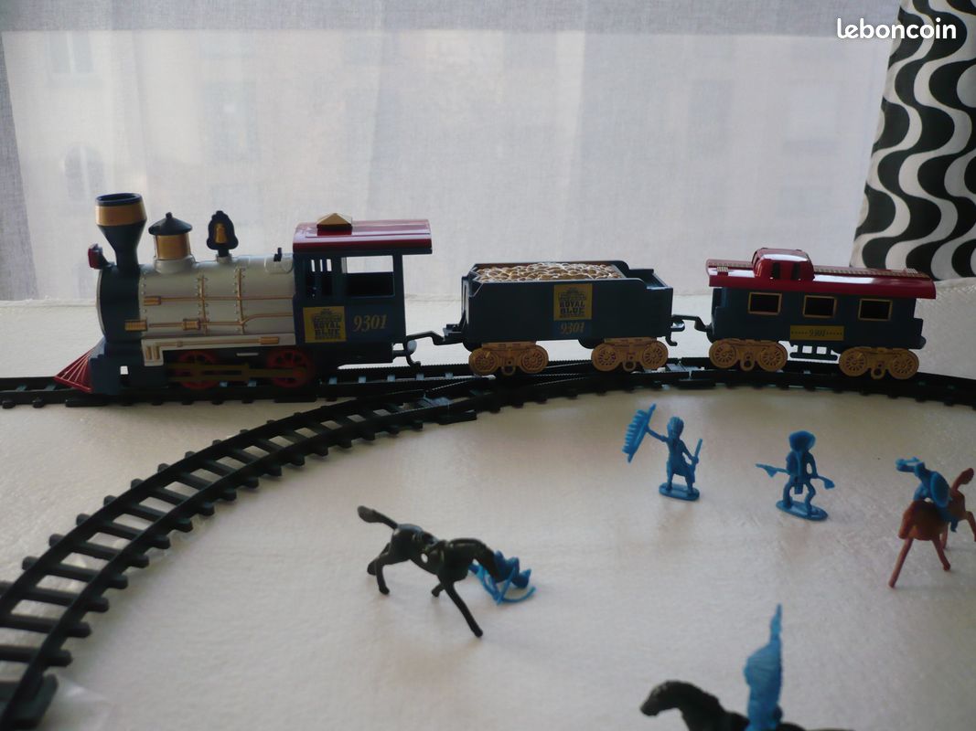 Train Royal-Blue (image 1)