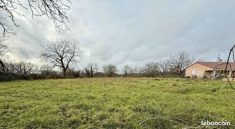 Terrain 2 191 m² Issepts