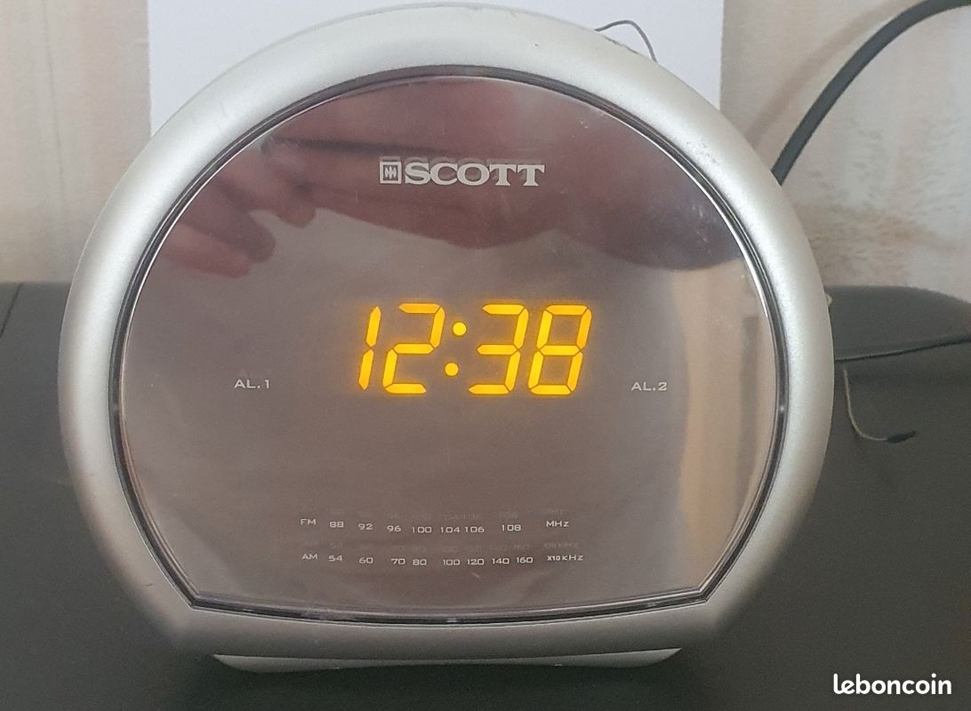 Radio Réveil SCOTT D'occasion – Fonctionnel, Look Rétro, Marques D'usure Légères