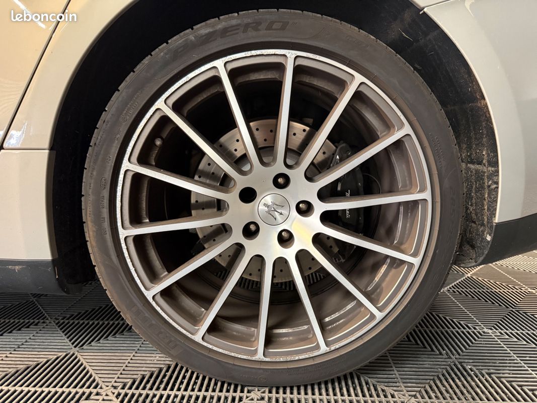 MASERATI GHIBLI 3.0 V6 410 s Q4 A / 3EME MAIN / SUIVI COMPLET MASERATI / TOIT OUVRANT / CAMERA DE RECUL (image 35)